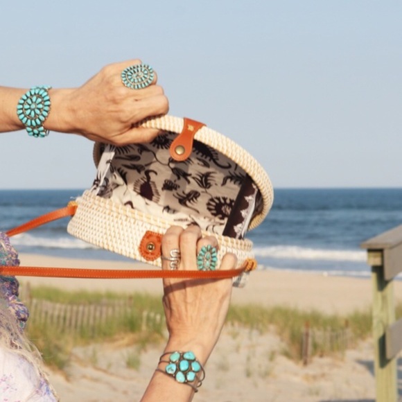 Nantucket Style Large Crossbody Woven Rattan Bag - Picture 6 of 16